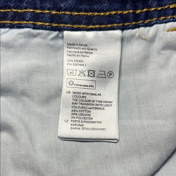 H&M Skinny Low Waist Blue Denim Shorts with Cuffed Hem Size 40 - EUC - Picture 6 of 6